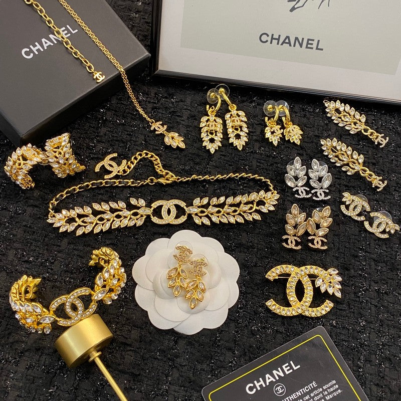 18K Chanel Flower Crystal Necklace